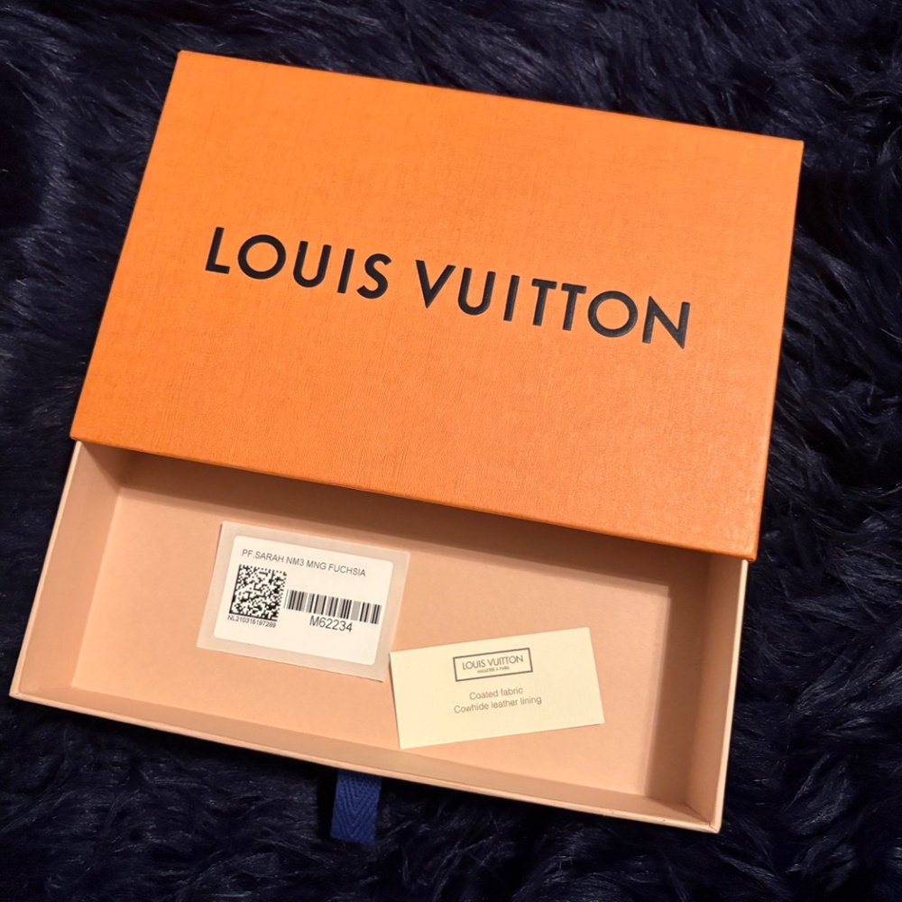 Louis Vuitton Monogram Sarah Wallet - Picture 3 of 8